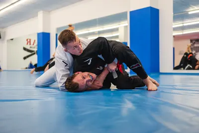 BJJ-Techniktraining: Kontrolle in der Seitenposition