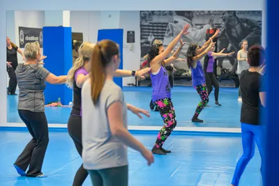 Tanz-Fitness-Kurs im Mattenraum