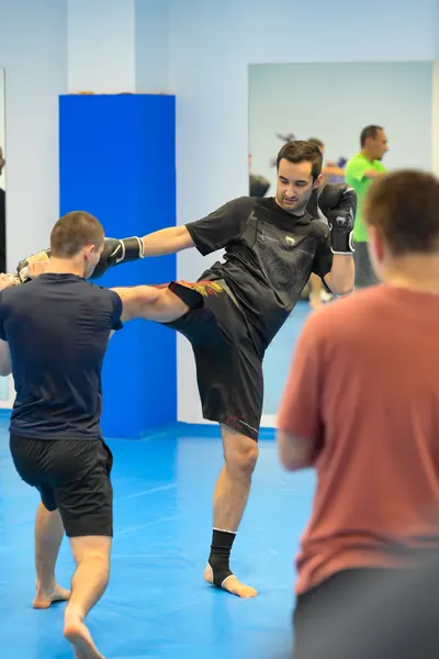 Kickboxtraining: Lowkick am Partner