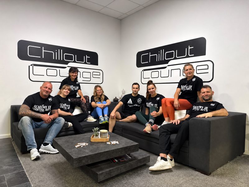 Das Trainerteam der Academy of Martial Arts in der Chillout Lounge
